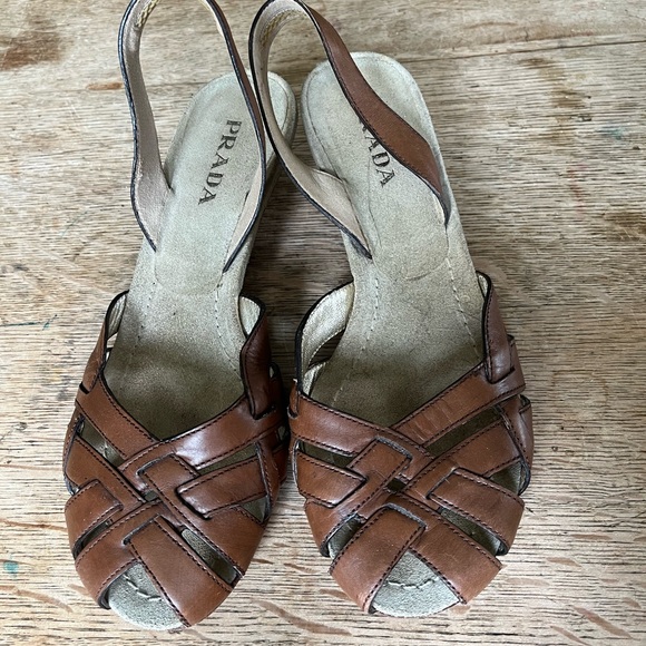 Cute Low-Healed Sandals - Picture 1 of 7